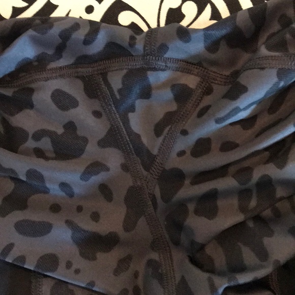 Lululemon mesh legging - Picture 3 of 5